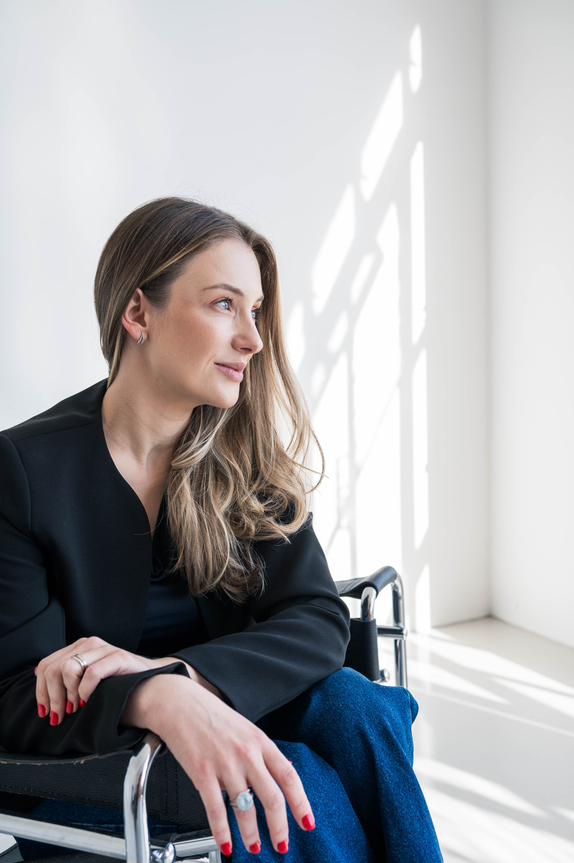 Dra. Ana Opolski em seu consultório